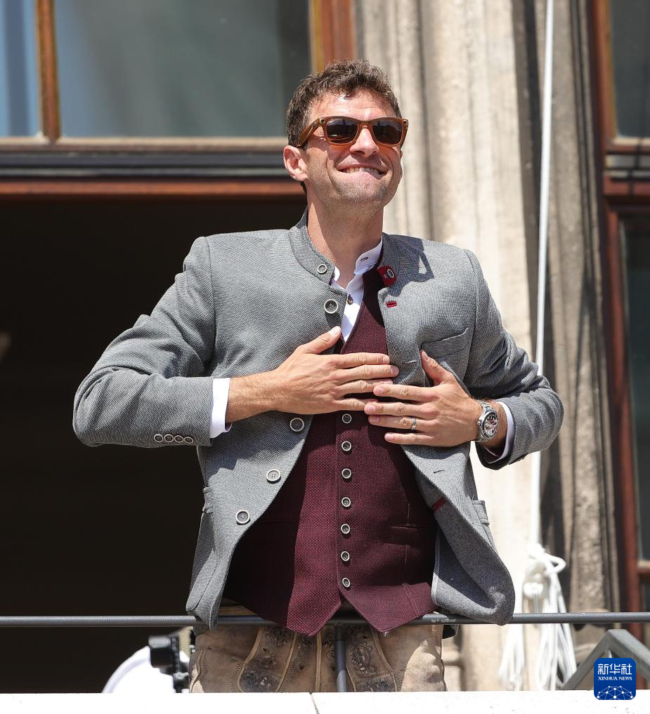 拜仁慕尼黑发布备战花絮，赛后队长鼓劲，足总杯任务艰巨，球探报告显示潜力(达到了统一思想凝聚共识提气鼓劲的目的)-开云官网入口