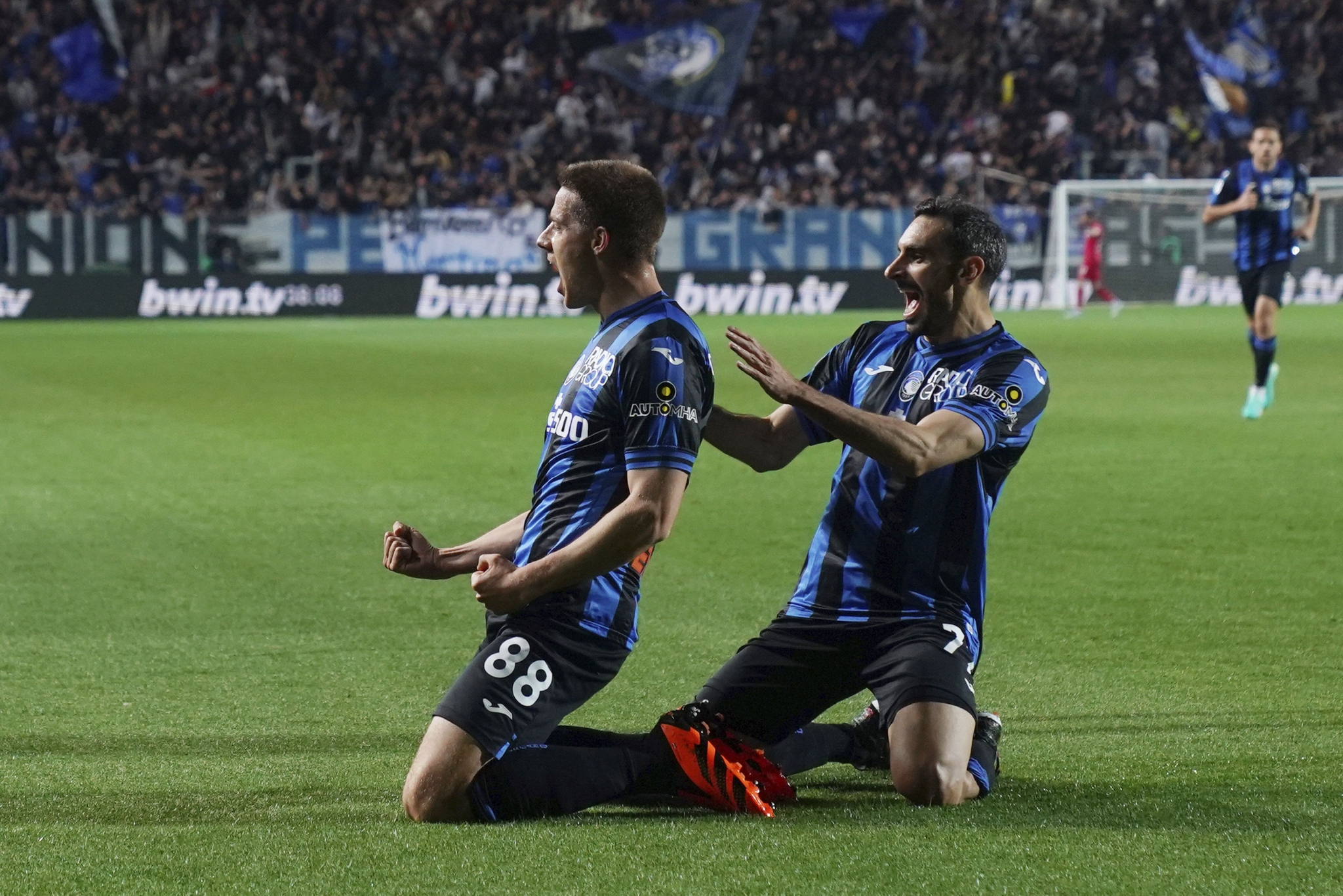 赛前突围战来临，亚特兰大围绕意大利杯远射贴柱，质疑声仍在，更衣室氛围转暖 -开云官网入口