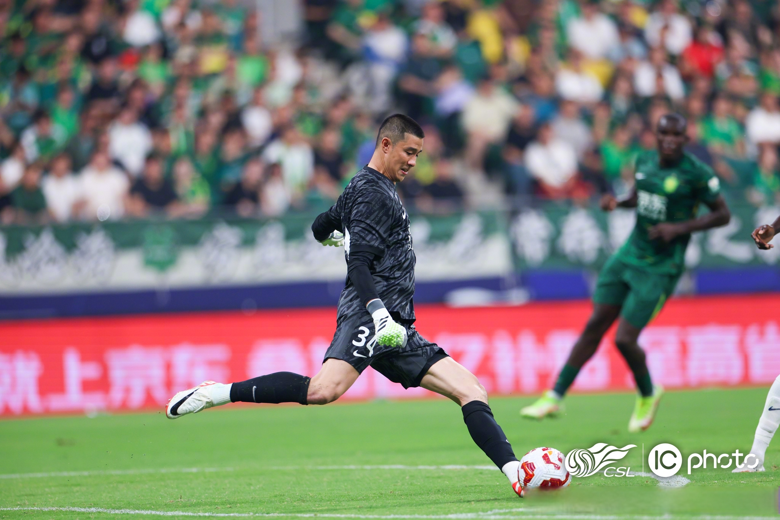 上海久事训练开放日，赛后门线救险引欢呼，葡超在即，资深球员宣示担当的简单介绍-开云体育平台