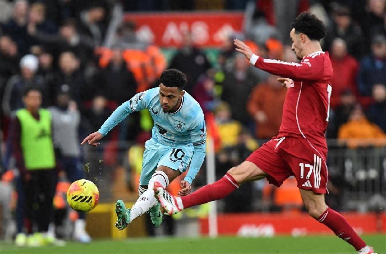 马丁内斯个人生涯进三个英超乌龙球-开云体育平台